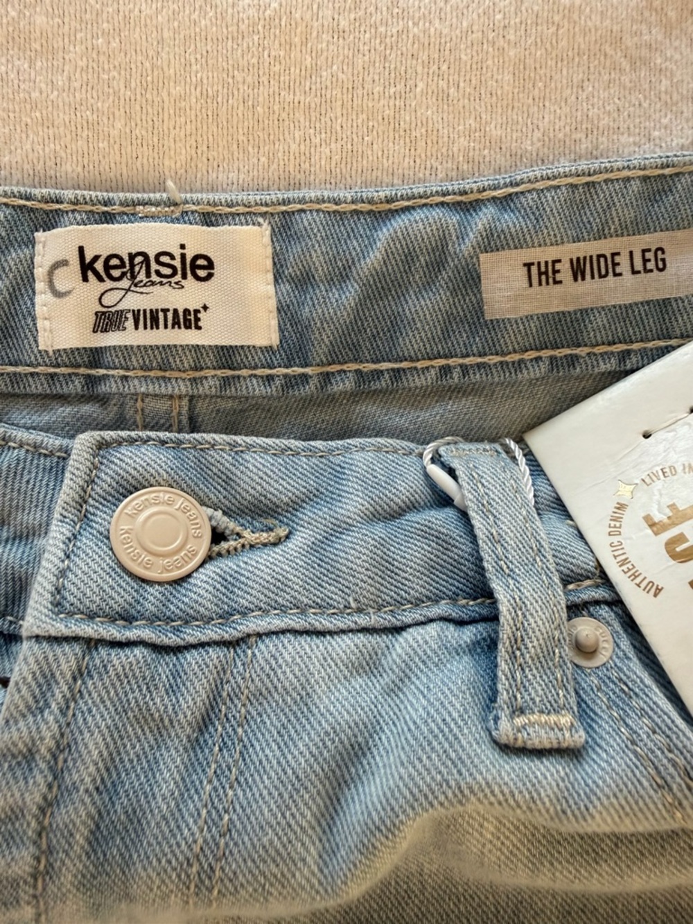 Kensie True Vintage Wide Leg Western Jeans NWT Size 4/27 Light Wash Distressed - Picture 5 of 12